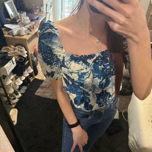 Floral crop top H&M like new, off shoulders, size S, blue and white