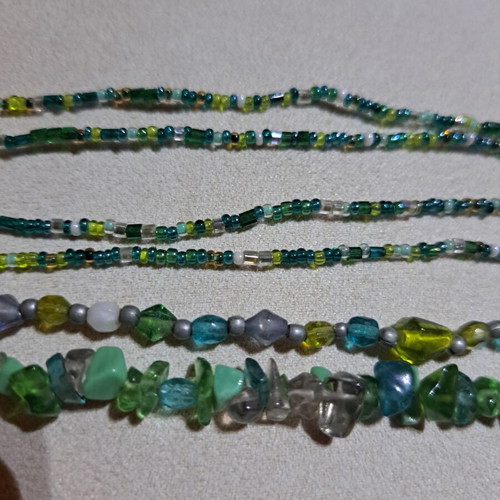 Necklace with 6 strands of beads and semi-precious stones in green shades like new