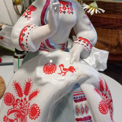 Porcelain figurine Rushnichok vintage USSR like new, 25 cm