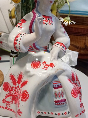 Porcelain figurine Rushnichok vintage USSR like new, 25 cm