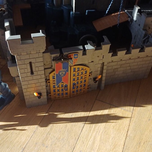 Playmobil 6000 Royal Lion Knights Castle used with extra knights and accessories