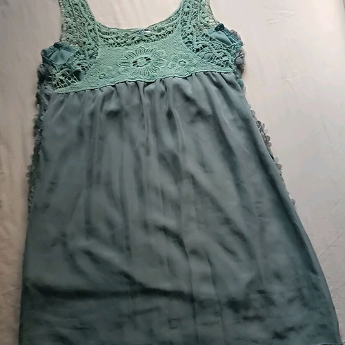 Long blouse with embossed flowers medium like new, green