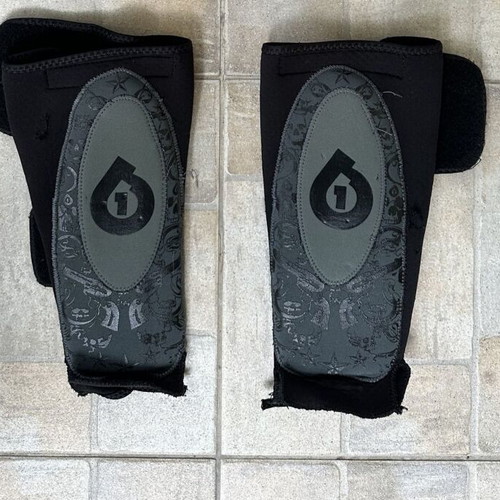 TSG Milford elbow pads, TSG Force III knee pads and SIXSIXONE Veggie shin guards L used