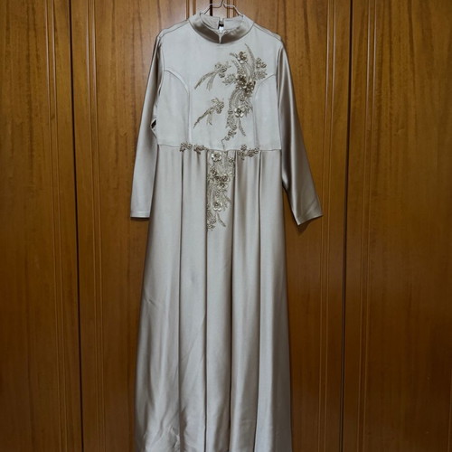 Satin maxi dress like new with embroidery champagne beige
