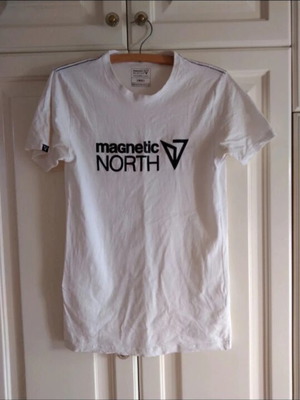 Magnetic North men's white t-shirt size S like new