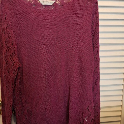 Purple blouse with lace collar and sleeves like new