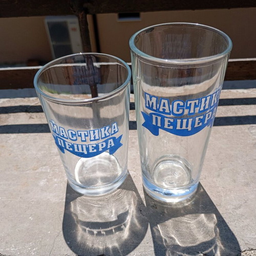 Collector's glass set of 2 new for various drinks