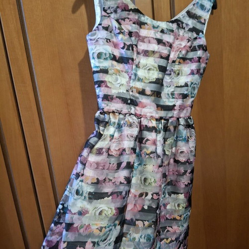Abiye floral dress size M, like new