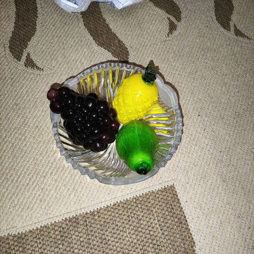 Vintage glass decorative fruit bowl set like new