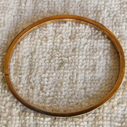 Gold plated stainless steel bangle in rose gold like new, hinged
