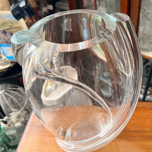 Crystal vase vintage, like new, large with unique design 25x11