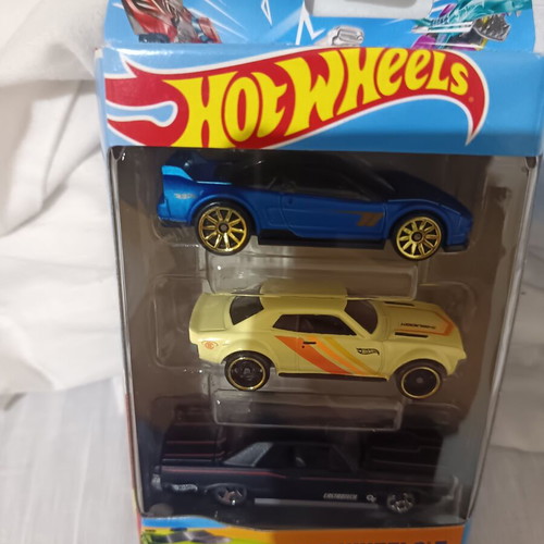 Hot Wheels cars new, pack of 3, sealed