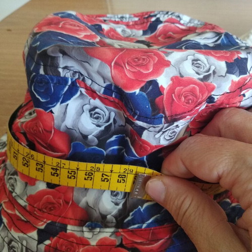 Teen and women's hats like new, set of 3 pieces
