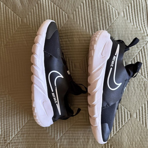Nike Flex Runner 2 slip on sneakers used, size 38.5 unisex, black and white
