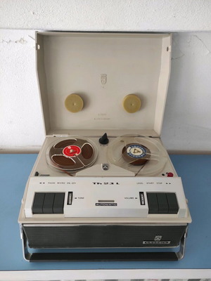 Grundig de luxe reel-to-reel tape recorder used