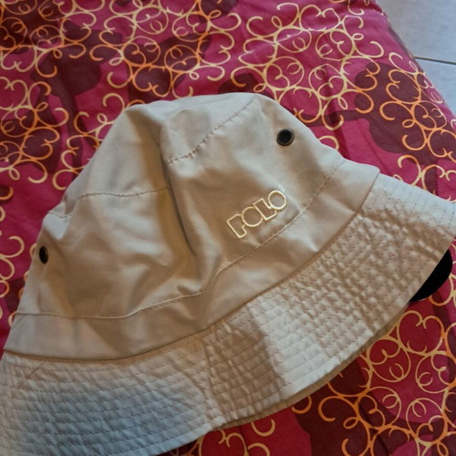 Polo beige hat like new with elastic and warm lining
