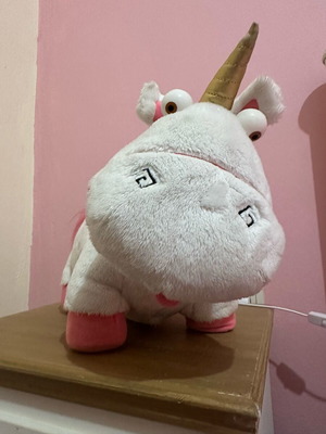 Agnes Fluffy Unicorn from Despicable Me 2 like new with batteries