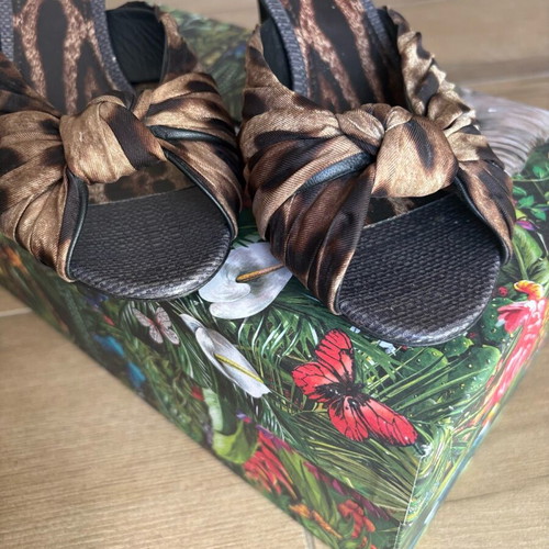 Dolce Gabbana silk shoes like new, size 39, beige