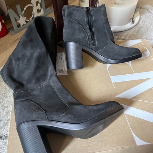 Kurt Geiger tall grey suede boots new, size 37