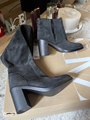 Ψηλές γκρι μπότες καστόρ Kurt Geiger καινούργιες, νούμερο 37