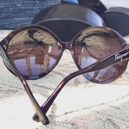 Salvatore Ferragamo Jackie O round sunglasses like new, brown tortoiseshell