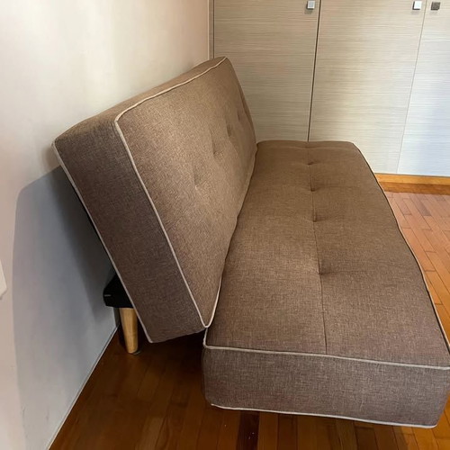 Three-seater sofa bed with left arm defect