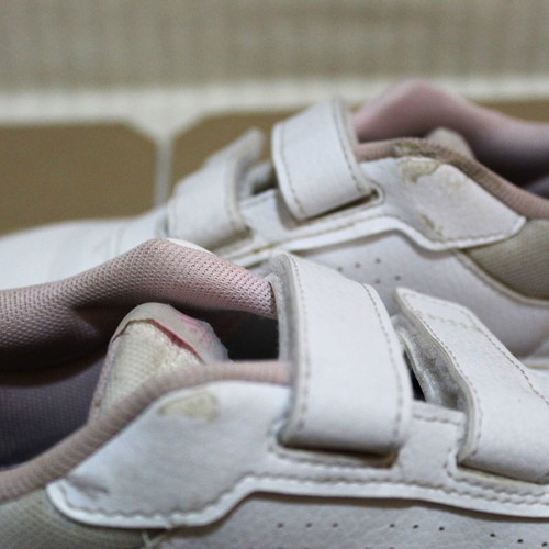 Girls' Adidas athletic shoes used, size 35, white