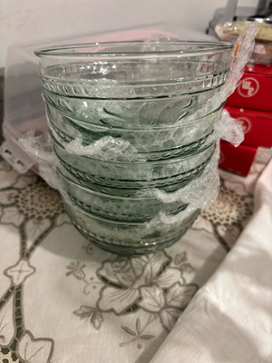 Glass bowls like new