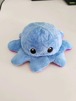 Reversible plush octopus like new