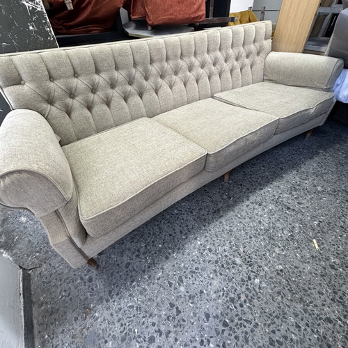 Living room set like new with 1 three-seater sofa, 2 large and 2 small armchairs