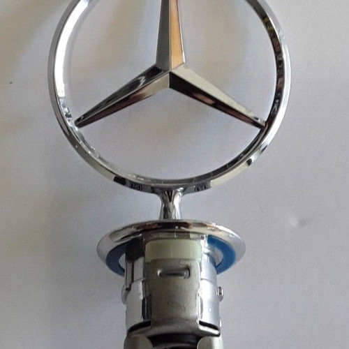 Mercedes-Benz hood emblem like new