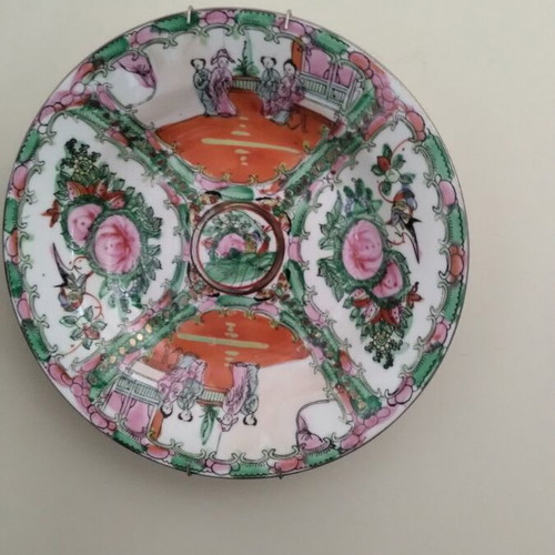 Decorative wall plates set like new, diam. 20 cm and 24 cm