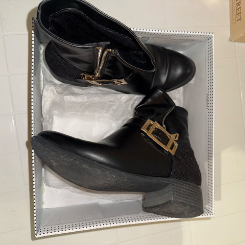 Camille ankle boots size 38 like new, black with gold buckle