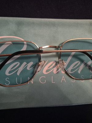 Pervedere sunglasses like new