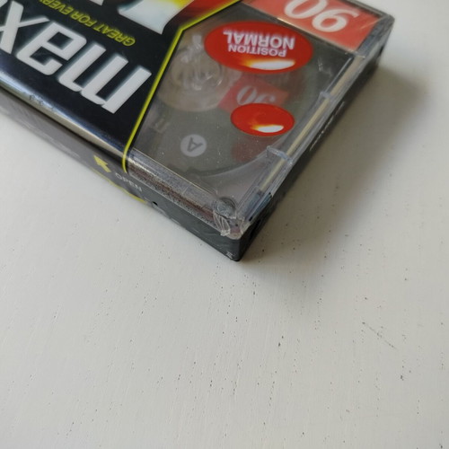 Maxell UR 90 cassette sealed
