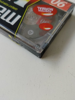 Maxell UR 90 cassette sealed