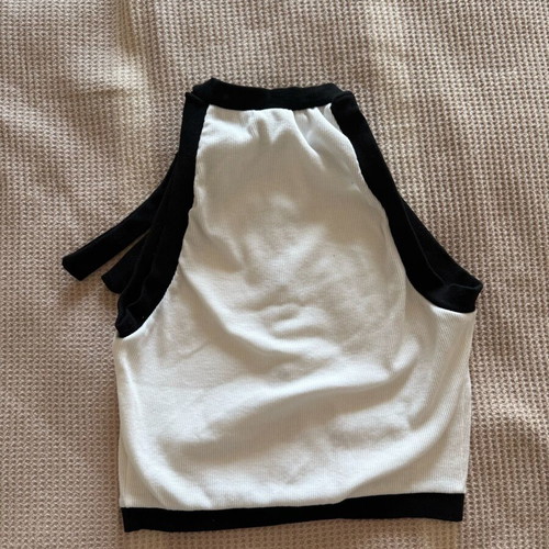 Sleeveless top like new, white with bow and pearl buttons