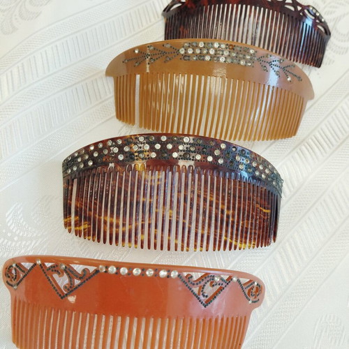 Vintage women's hair combs set of 4, like new, 1960s