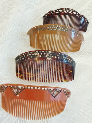 Vintage women's hair combs set of 4, like new, 1960s