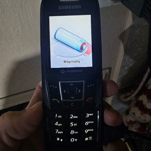 Samsung SGH-E250 cell phone like new, black