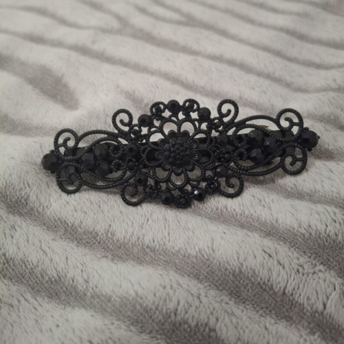 Black hair clip