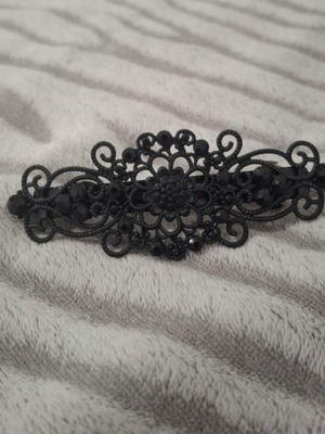 Black hair clip