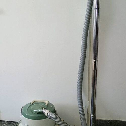 General Electric c v12c10 vacuum like new with 1960s blower