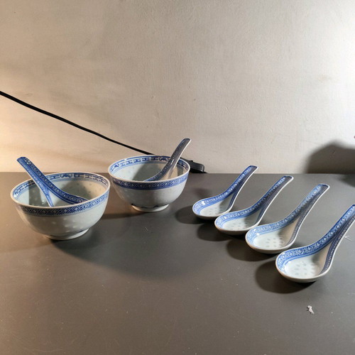 Set of 2 porcelain bowls and 6 Chinese spoons new