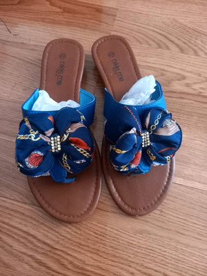 Nikki Me blue sandals size 40 like new