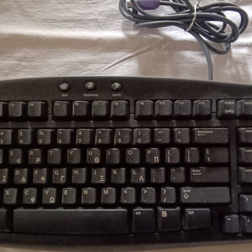 Desktop computer system with 19” ViewSonic LED monitor, Microsoft keyboard and mouse like new
