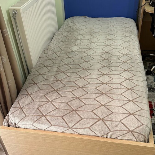 Modeco bed with storage drawers new condition, no mattress