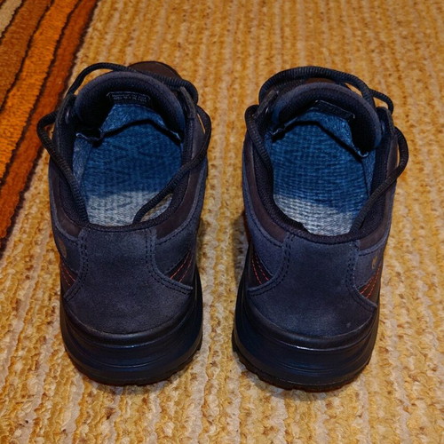 Joya sports shoes black, like new, size 38