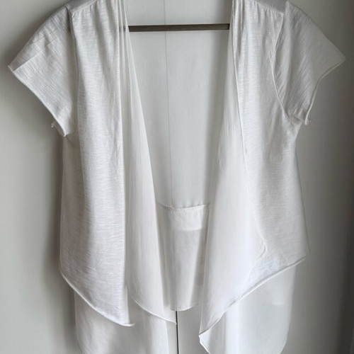 Please cardigan with asymmetries size S like new, white