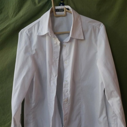 Axon white unisex shirt like new, size M